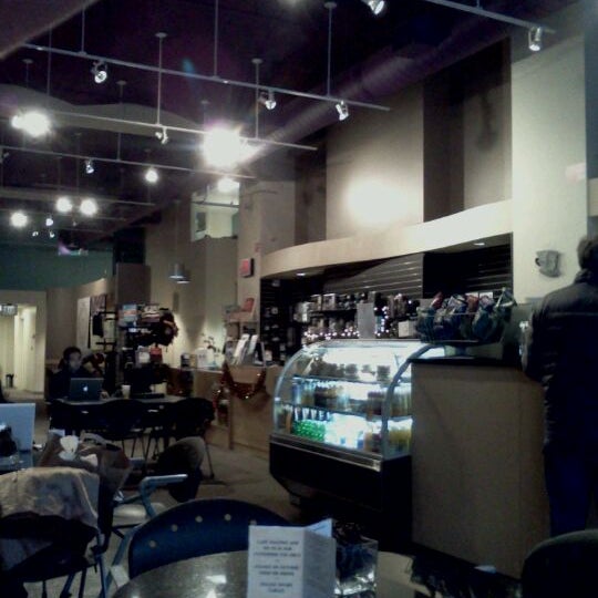 12/19/2011にMichael R. B.がShowbiz Store &amp; Cafeで撮った写真