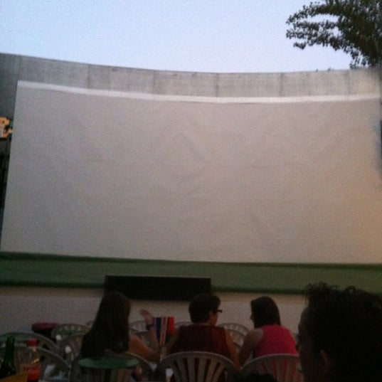รูปภาพถ่ายที่ Cinema Los Vergeles โดย Diego P. เมื่อ 7/20/2012