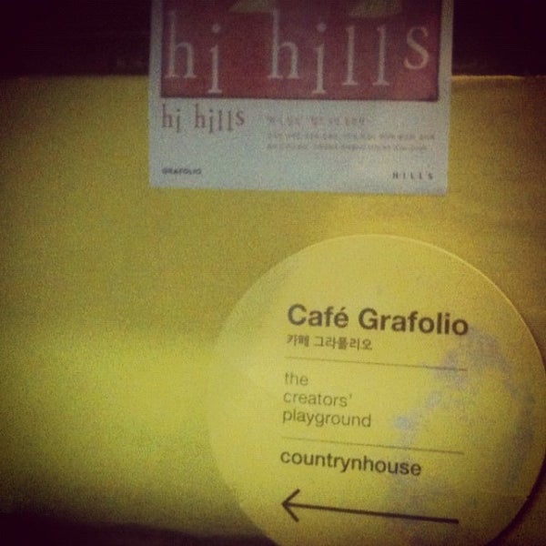Foto tirada no(a) Café GRAFOLIO por Louis R. em 11/3/2011