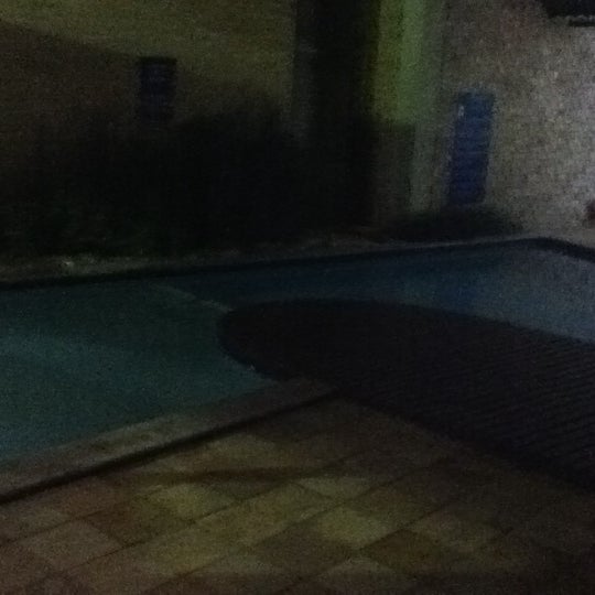 Apesar do cheiro do mofo o hotel é confortável, tv a cabo, 2 piscinas, ar condicionado.