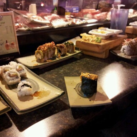 Foto tirada no(a) Sushi 7 por michael B. em 3/5/2012