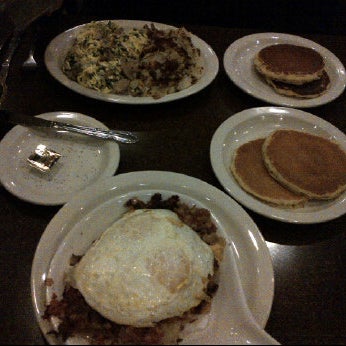 Foto diambil di Sanders Restaurant oleh Ed L. pada 3/27/2012