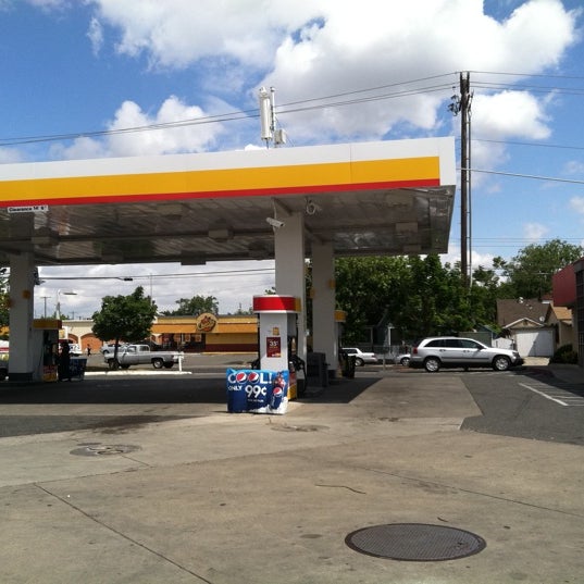 Shell Fuel Station in Sacramento
