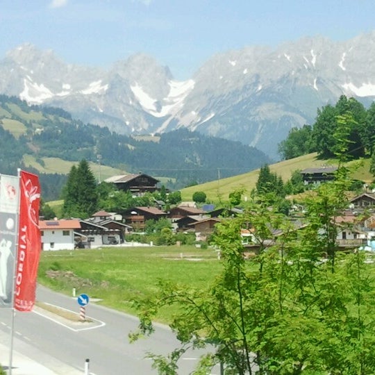 รูปภาพถ่ายที่ Cordial Golf And Wellness Hotel Reith bei Kitzbuhel โดย Lengauer M. เมื่อ 6/19/2012