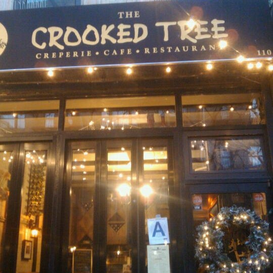 รูปภาพถ่ายที่ Crooked Tree โดย Roberta B. เมื่อ 12/12/2011