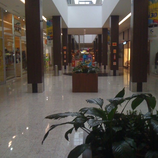 Photo taken at Shopping ViaCatarina by Samuel C. on 4/9/2011
