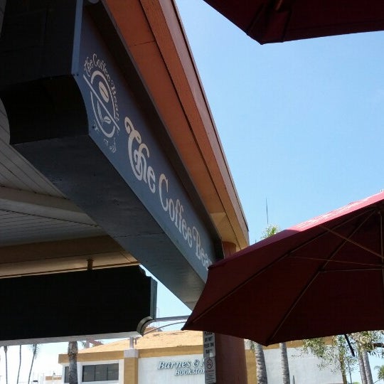 Photo taken at The Coffee Bean &amp; Tea Leaf by Michael G. on 7/7/2012
