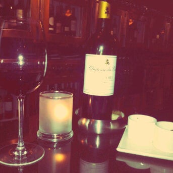 Foto tirada no(a) Veritas Wine Bar por Daniela K. em 10/31/2011