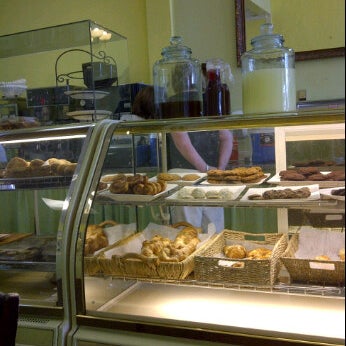 Foto diambil di Main Street Bakery &amp; Cafe oleh Ingrid K. pada 12/19/2011