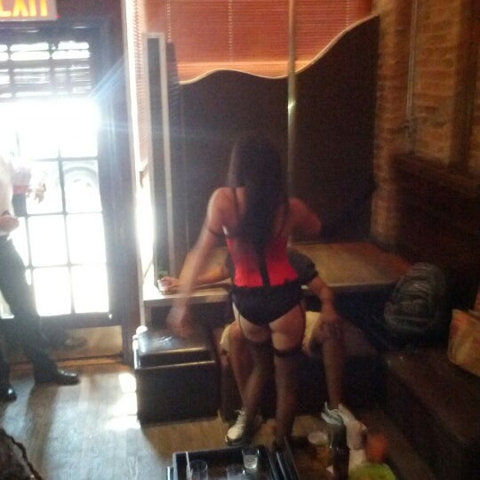 Foto tomada en Henrietta Hudson Bar &amp; Girl  por Regina C. el 7/22/2012