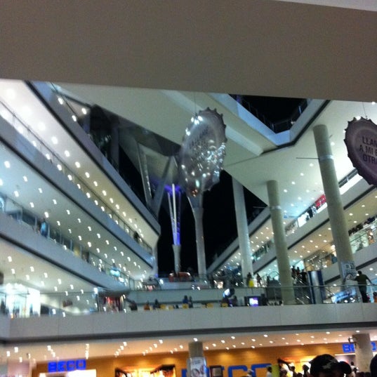 รูปภาพถ่ายที่ Millennium Mall โดย Fatima C. เมื่อ 7/20/2011