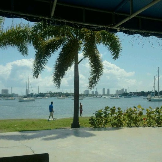 Photo prise au Miami Yacht Club par Vivian B. le4/20/2012