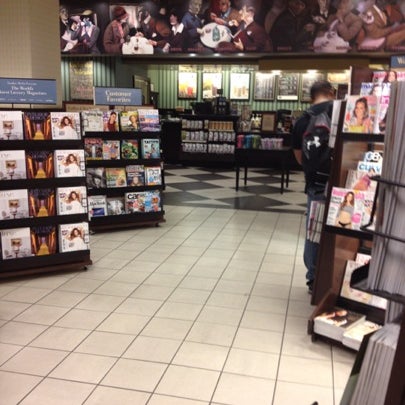 Photos At Barnes Noble Booksellers Ala Moana Kakaako 1450