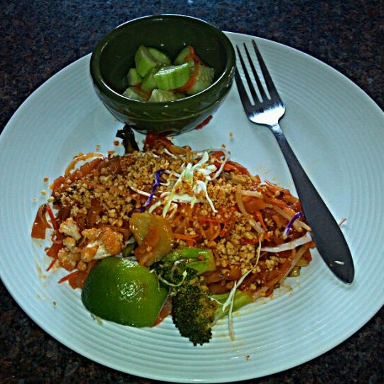 1/18/2012 tarihinde Jenn R.ziyaretçi tarafından Thai Noodles Cafe'de çekilen fotoğraf