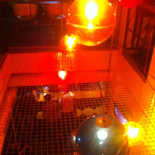 Das Foto wurde bei Ekvator Restaurant Bar &amp; Cafe von merve k. am 11/2/2011 aufgenommen