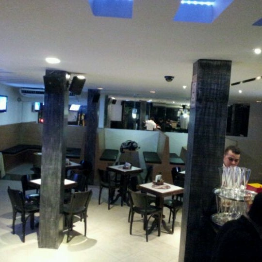 Foto diambil di Gente Fina - Bar e Lounge oleh Mauricio Y. pada 3/6/2012