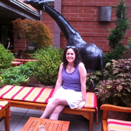 8/6/2011에 Michelle B.님이 Hotel Giraffe Roof Deck &amp; Garden에서 찍은 사진