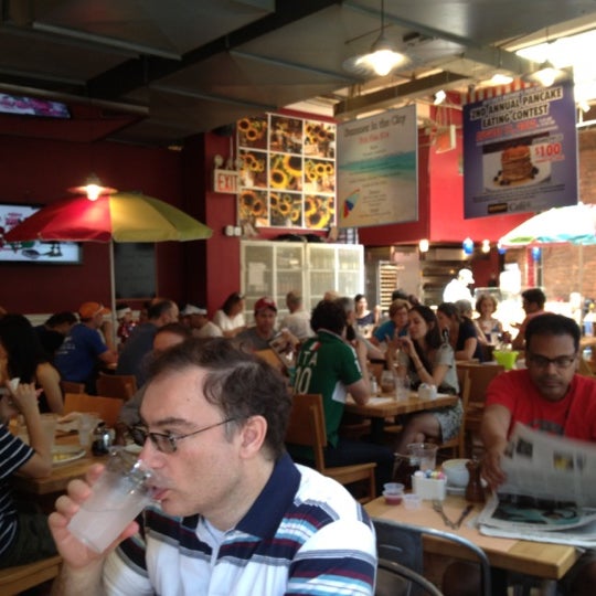 7/8/2012 tarihinde pɹoɟuɐs@ziyaretçi tarafından Fairway Cafe'de çekilen fotoğraf