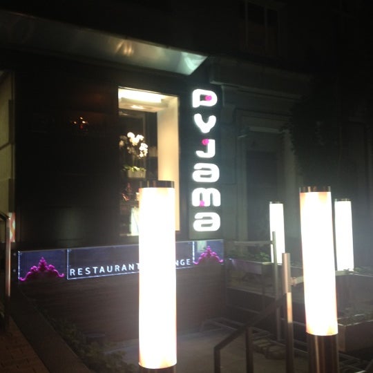 6/10/2012 tarihinde Vakhtang G.ziyaretçi tarafından Pyjama restaurant &amp; lounge'de çekilen fotoğraf