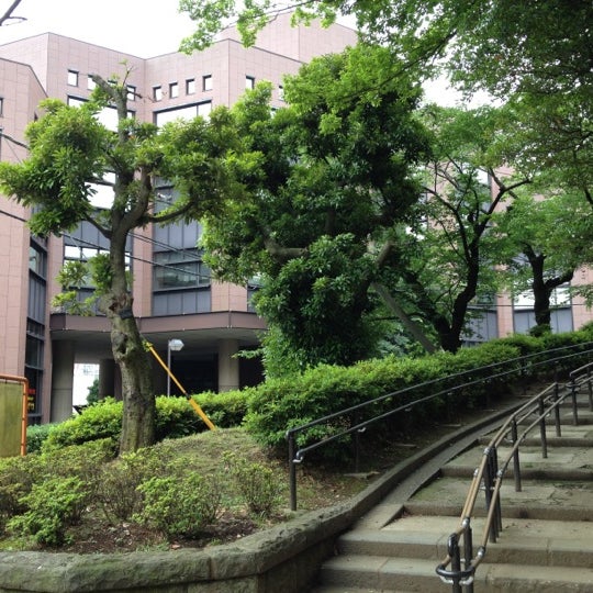 横浜市中央図書館 野毛の図書館