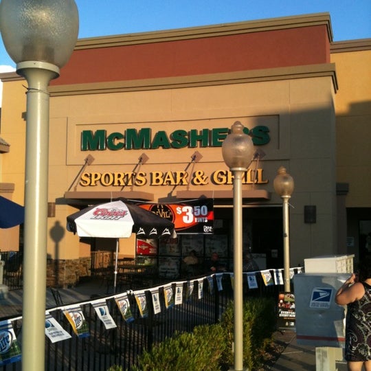 9/15/2011 tarihinde Lamar J.ziyaretçi tarafından McMashers Sports Bar And Grill'de çekilen fotoğraf