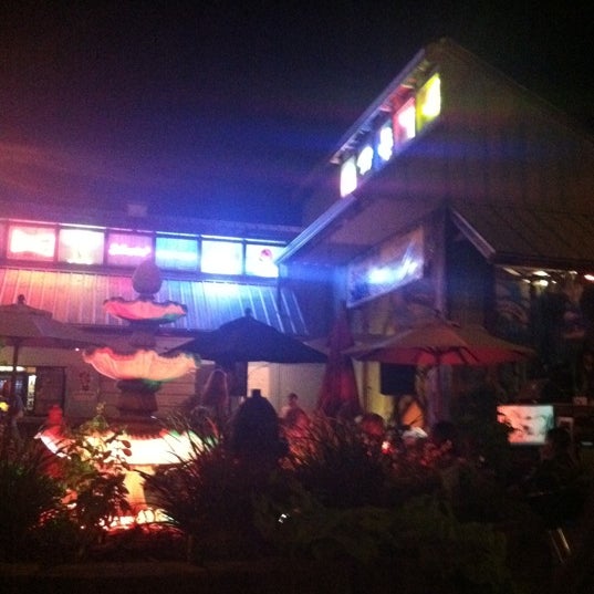 Photo prise au Harry A&#39;s Restaurant and Night Club par Sunny S. le7/18/2012