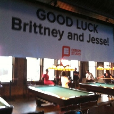 Foto diambil di Corner Pocket Taproom oleh Natalie K. pada 8/3/2012