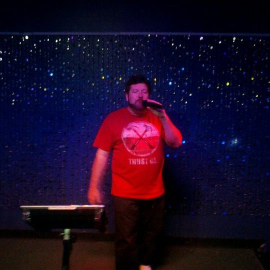 Foto tirada no(a) Kroaky&#39;s Karaoke por Stephen Y. em 1/9/2012