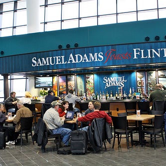 Sam Adams Toasts Flint is a great place to grab a drink - and with the wide-open concourse you can see if they're boarding your flight!