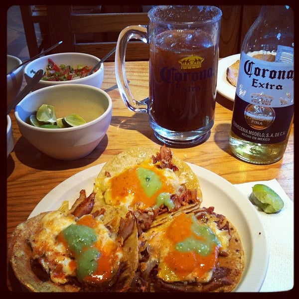 10/23/2011にADRY&#39;S V.がTaquerias Las Palomasで撮った写真