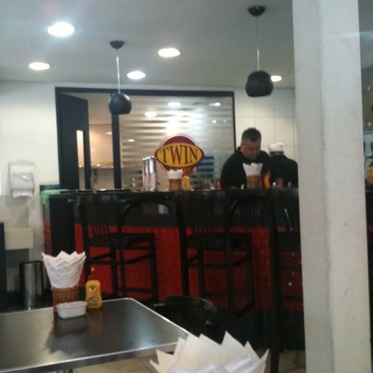 Photo taken at Twin Burger by Nelson P. on 10/2/2011