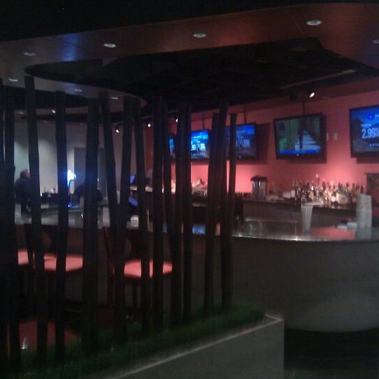 Foto tirada no(a) Upper Deck Grill and Sports Lounge por Isaiah em 12/6/2011