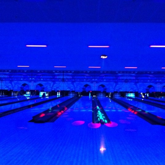 Brunswick Lakewood Lanes Bowling Alley in Lakewood