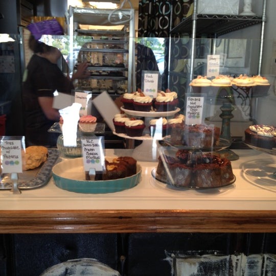 Foto tirada no(a) Polka Dot Bake Shop por Laurie M. em 9/8/2012