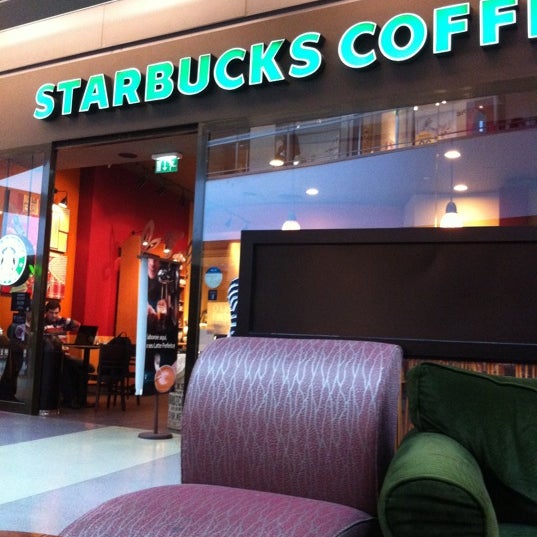 Photo taken at Starbucks by Renato M. on 4/28/2012