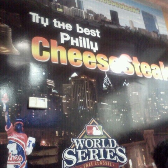 Photo prise au Philly&#39;s Cheese Steaks &amp; Grill par MASQUE M. le8/27/2011