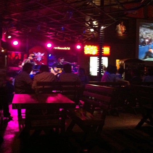 Парк с людьми. Inside park. Inside park. Inside park. Inside park.