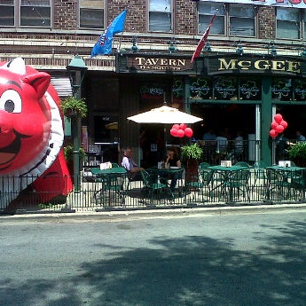 8/4/2012 tarihinde Jessica P.ziyaretçi tarafından McGee&#39;s Tavern &amp; Grille'de çekilen fotoğraf