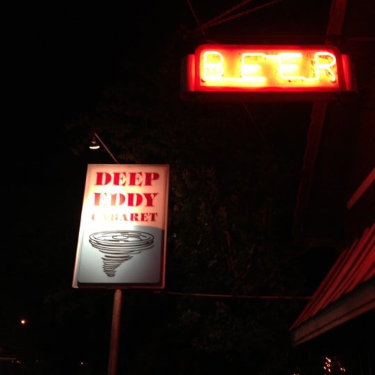 รูปภาพถ่ายที่ Deep Eddy Cabaret โดย Jen K. เมื่อ 7/22/2012