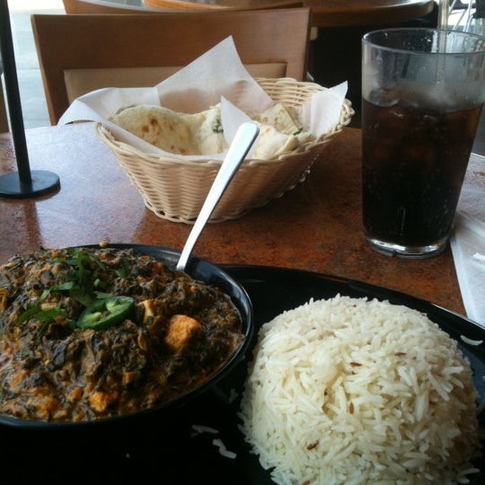 รูปภาพถ่ายที่ Tarka Indian Kitchen โดย Karen K. เมื่อ 9/11/2011