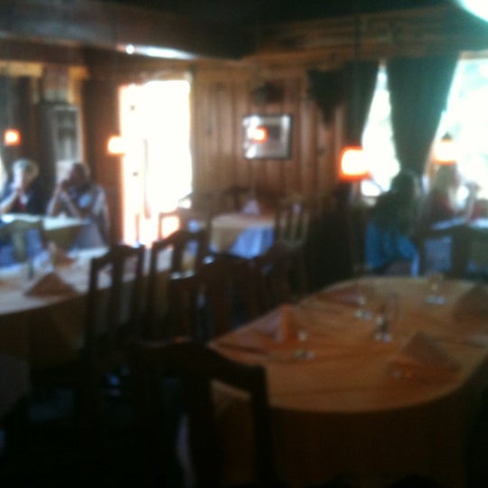 Foto tomada en The Lakefront Restaurant  por Paul W. el 9/3/2012