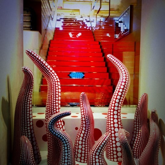 Louis Vuitton - Colonna - Via Condotti 13