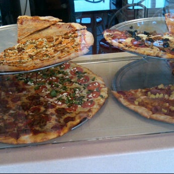 6/18/2012にHereComsTrouble W.がMamma s Brick Oven Pizza &amp; Pastaで撮った写真