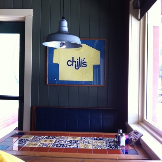 รูปภาพถ่ายที่ Chili&#39;s Grill &amp; Bar โดย Monica Y. เมื่อ 8/21/2011