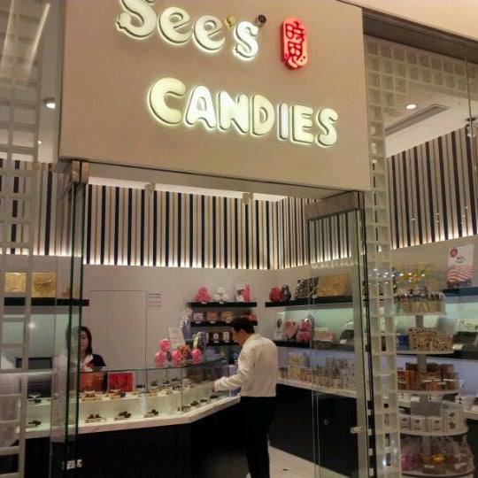 Конфеты assorted chocolates. Конфеты see's candies. See logo. Toffee ettes. Sees конфеты американские.