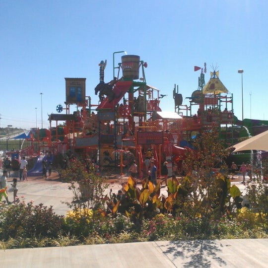 Foto diambil di Frontier City Theme Park oleh ⓋJaredⓋ pada 9/9/2012
