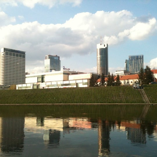 Foto diambil di Vilniaus Centrinė Universalinė Parduotuvė VCUP oleh A. B. pada 4/24/2012