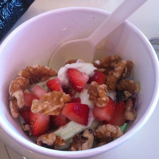 รูปภาพถ่ายที่ myMochi Frozen Yogurt โดย Tiffany A. เมื่อ 6/3/2012
