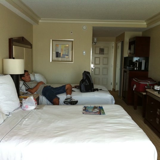 Photo taken at Radisson Hotel Orlando - Lake Buena Vista by Fátima O. on 3/20/2012