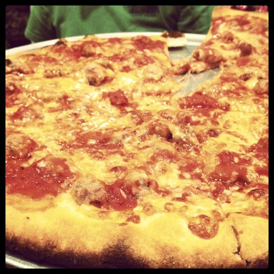 Снимок сделан в DeLorenzo&#39;s Pizza пользователем Tjshee 9/8/2012